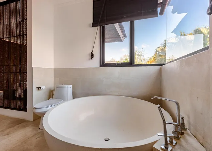 3 Bedroom - Walk To Bingin *